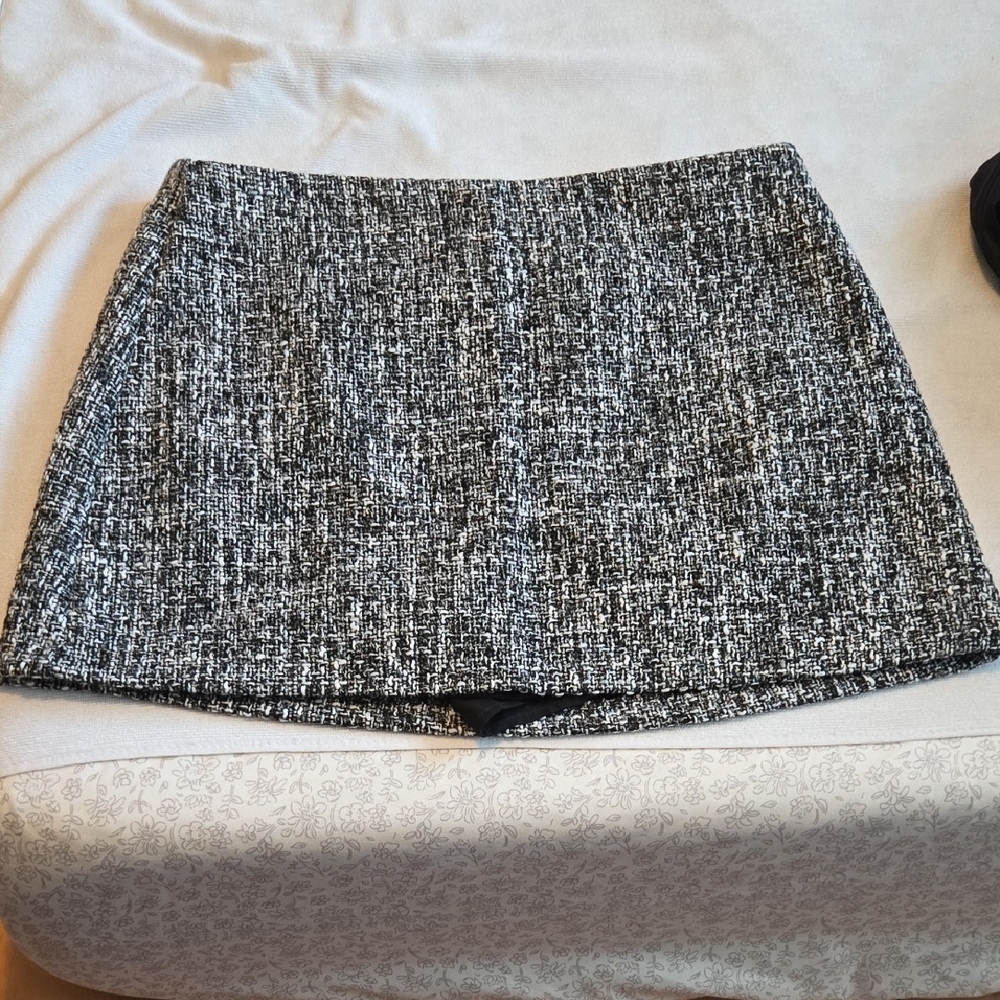 Chic Black and White Tweed Skirt